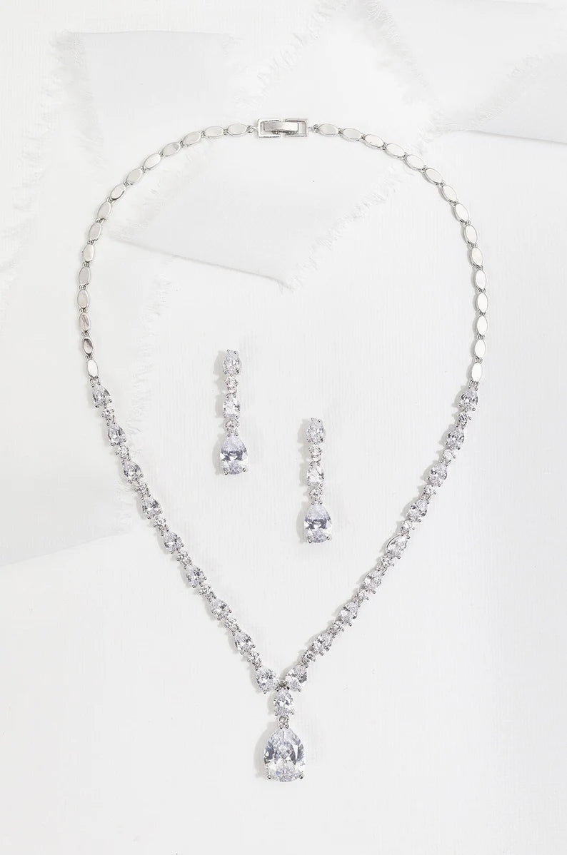 "Crystal Elegance Jewelry Set"