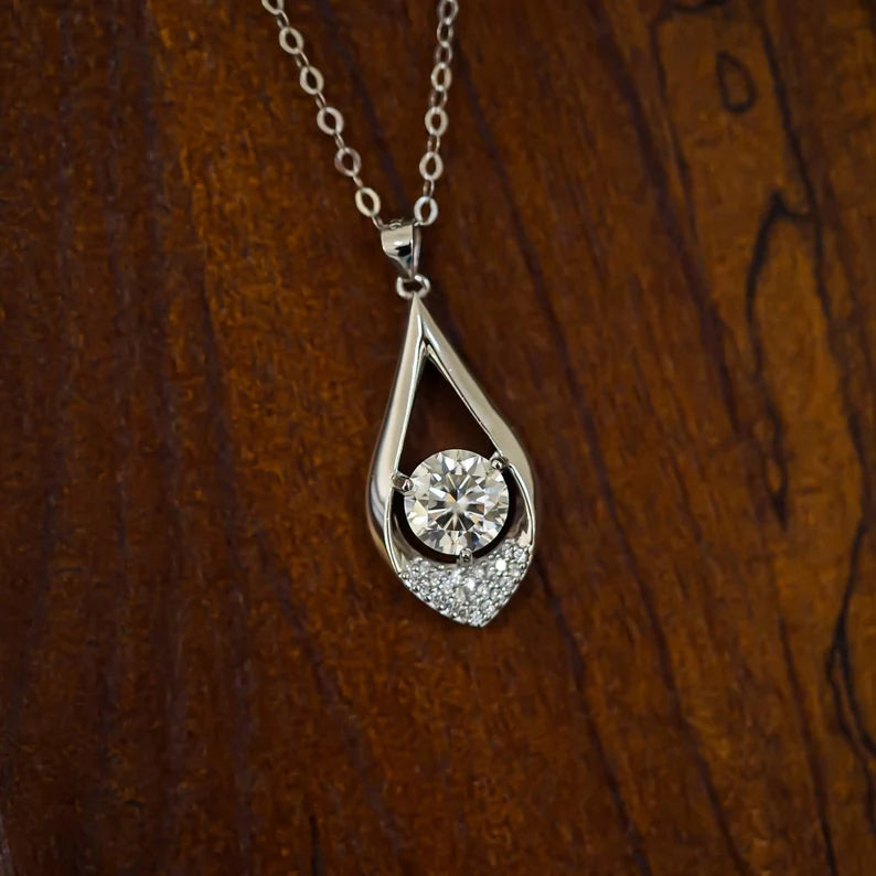 Teardrop Pendant with Brilliant Round Stone