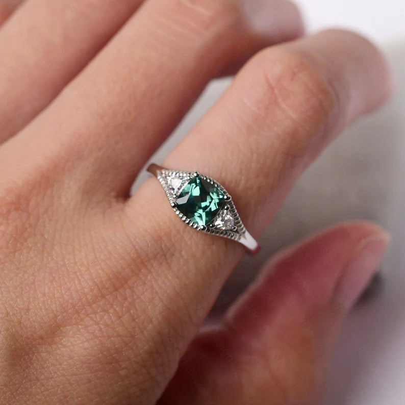 "Vintage-Inspired Cushion-Cut Green Gemstone Ring